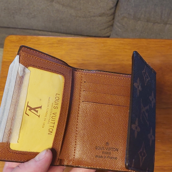 Louis Vuitton Wallet - Picture 2 of 4